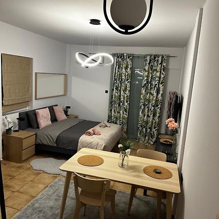 Apartamento Νεάπολη Larissa Exterior foto